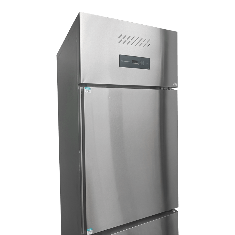 Kaksiovinen ruostumattomasta teräksestä valmistettu keittiöjääkaappi Kaksiovinen ruostumattomasta teräksestä valmistettu keittiöjääkaappi